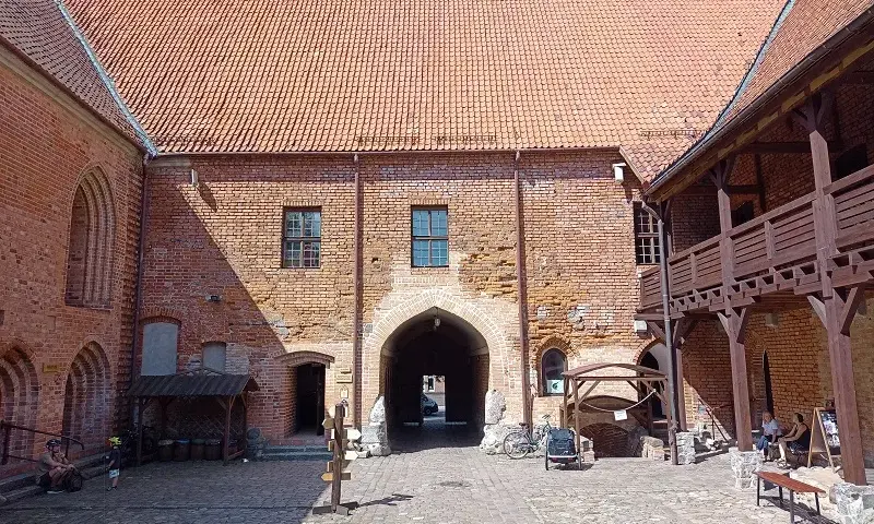 Zamek krzyżacki w Ostródzie - odkryj jego fascynującą historię i atrakcje