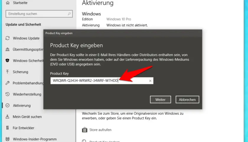 Windows 10 Key eingeben: Ein Fenster fordert zur Eingabe des Product Keys auf, um Windows zu aktivieren. Der Schlüssel ist bereits im Feld sichtbar.