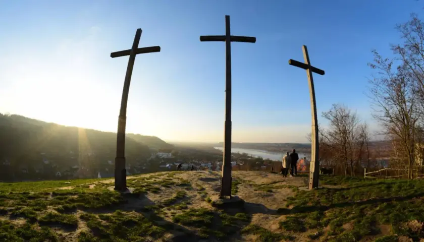 Ile czasu zajmuje wejście na Górę Trzech Krzyży w Kazimierzu?