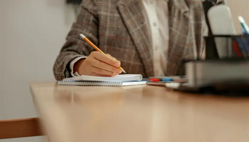 Wsparcie przy pisaniu pracy doktorskiej – co warto wiedzieć przed rozpoczęciem współpracy?