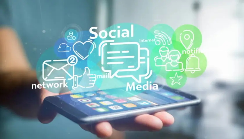 Grafika przedstawia narzędzia do monitorowania social media: ikony sieci, wiadomości, powiadomień i interakcji na smartfonie.