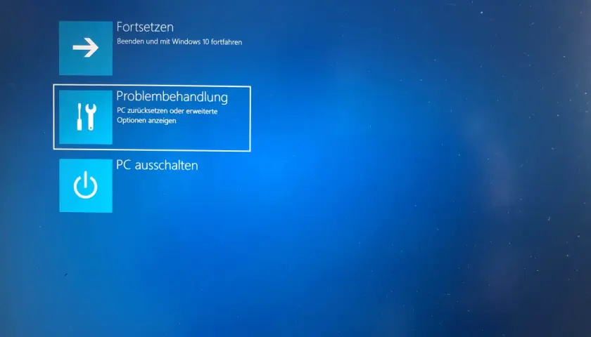 Optionen zur Problembehandlung und zum Fortsetzen mit Windows 10. Hier kann man ein Windows 10 Systemabbild erstellen oder den PC zurücksetzen.