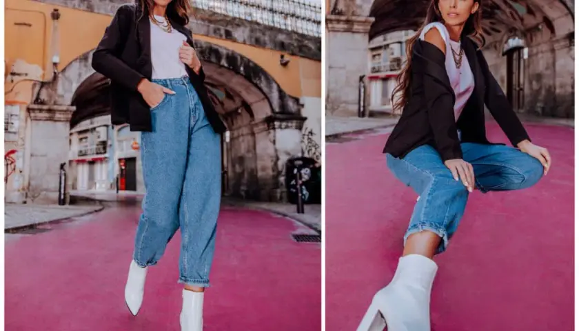Kobieta w jeansach mom fit i białych kozaczkach na obcasie. Stylizacja idealna dla każdej kobiety ceniącej wygodę i modny wygląd.