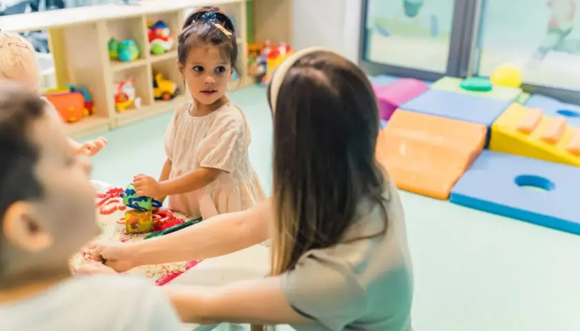 Na ile godzin 3 latek do przedszkola? Odkryj najlepsze rozwiązania