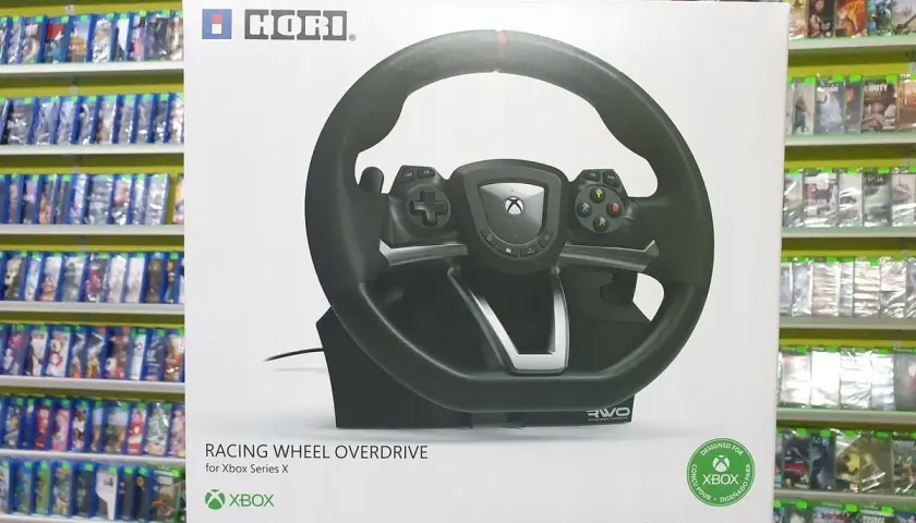 Kierownica Hori Racing Wheel Overdrive dla Xbox Series S, gotowa na wyścigi.