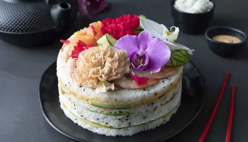 Jak zrobić tort sushi - prosta receptura i dekoracje, które zachwycą