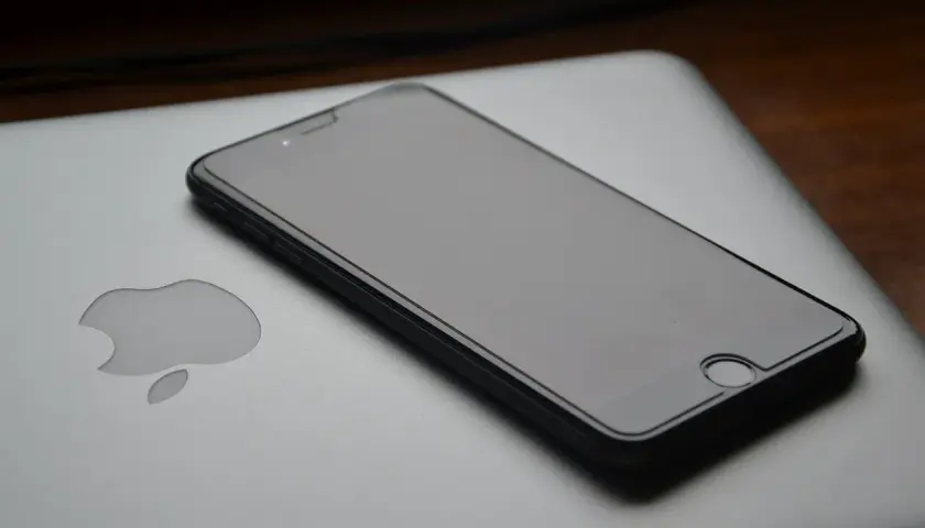 Jak włączyć iPhone 6, gdy nie reaguje lub ma rozładowaną baterię