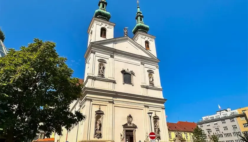 Kto założył kościół? Odkryj nieznane fakty o jego początkach