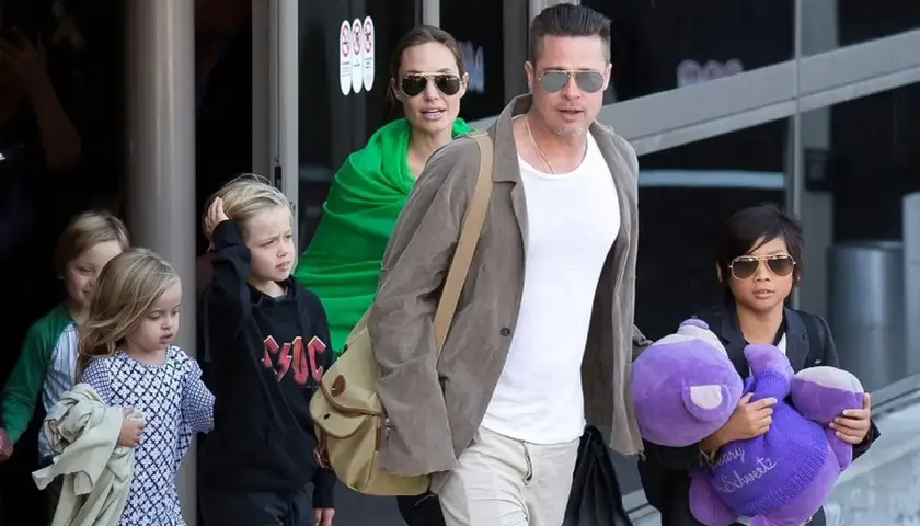 Brad Pitt z dziećmi, w tym z córką Vivienne, wychodzi z lotniska.