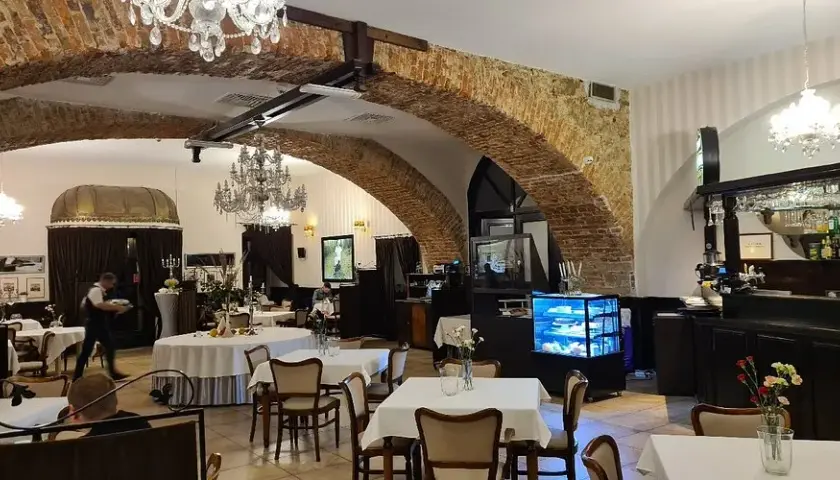 Gdzie zjeść w Wałbrzychu? Od Zamku Książ po lokalne smaki!