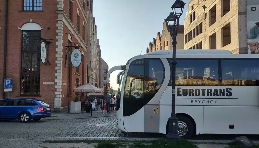 Ile trwa autokar do Chorwacji? Czas, trasy, komfort podróży