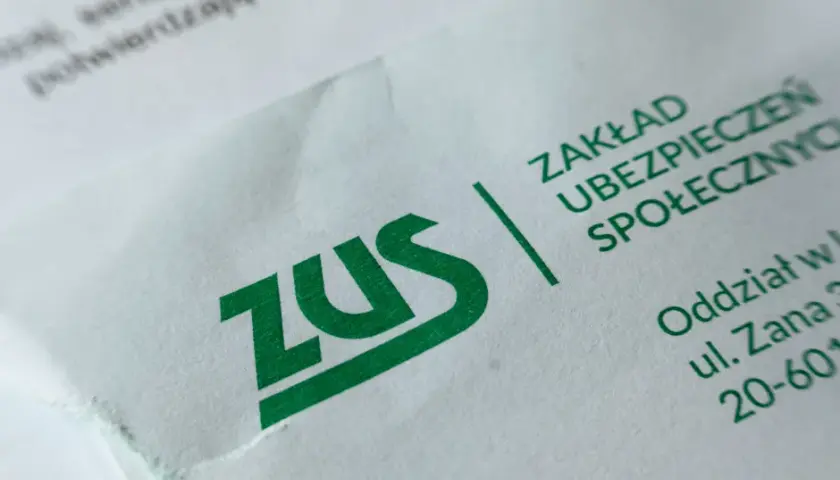 Czy pierwsza emerytura jest za cały miesiąc czy tylko częściowo?