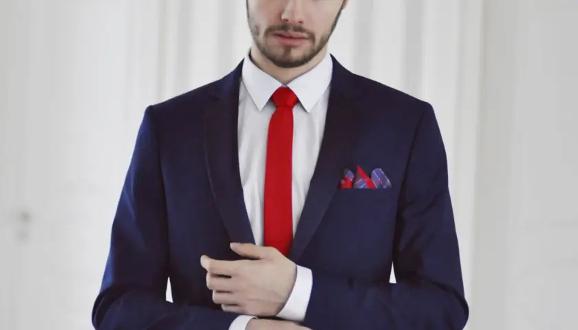 Jaki krawat na studniówkę? 5 niezbędnych wskazówek dla eleganta