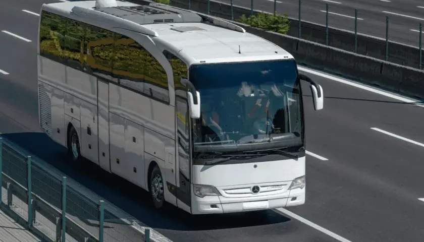 Ile pali bus 20 osobowy? Odkryj zaskakujące zużycie paliwa