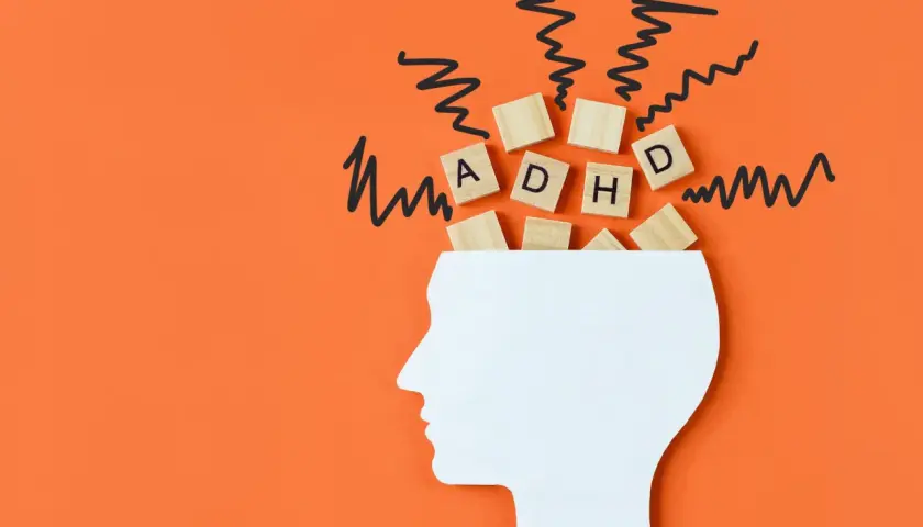 Biały profil głowy z literami "ADHD" i chaotycznymi liniami symbolizującymi myśli, odzwierciedlającymi wyzwania związane z ADHD u dorosłych.