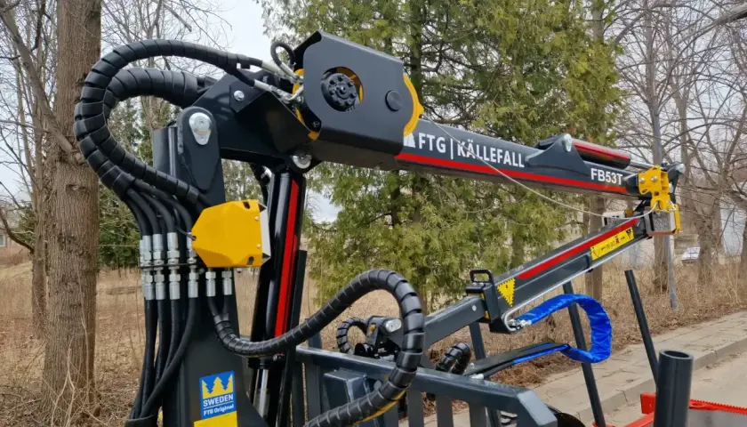 Ein FTG Källefall Forstkran Baussatz, bereit für den Einsatz im Wald.