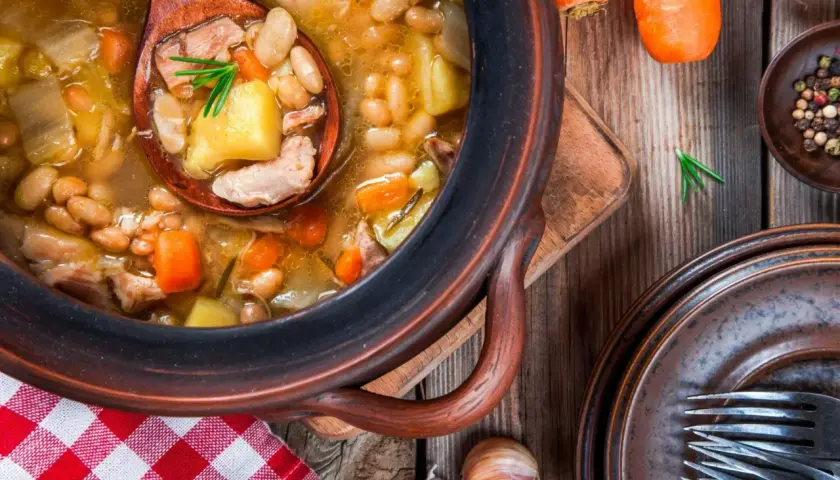 Ile kcal ma zupa fasolowa? Zaskakujące różnice w kaloryczności