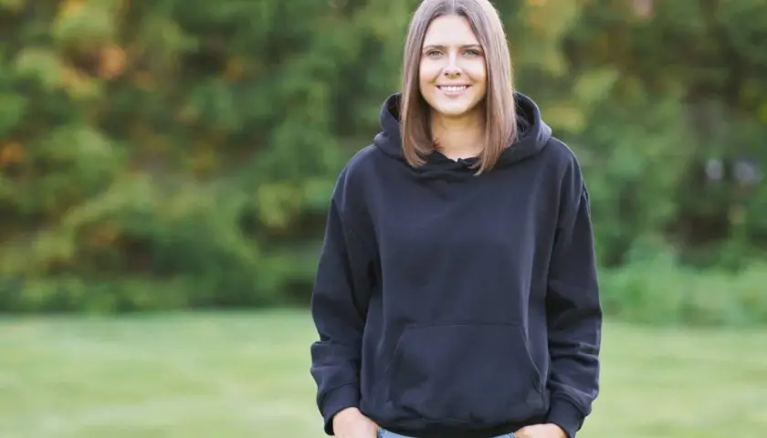 Jakie spodnie do czarnej bluzy? Stylizacje na każdą okazję!