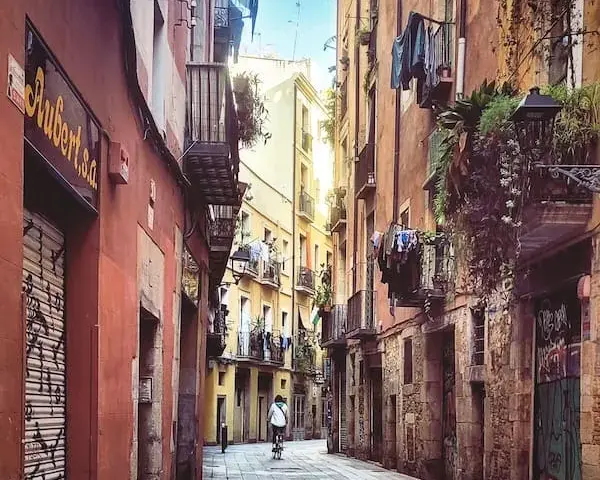 Barcelona: Gdzie spać? Dzielnice na każdą kieszeń i styl