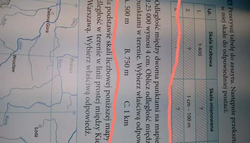 Fragment mapy Polski z zaznaczonymi miastami i pytaniami dotyczącymi skali.
