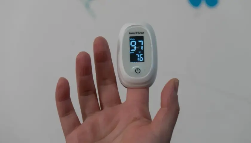 Puls 76 BPM i saturacja 97%. Czy puls 50 jest dobry? To zależy od wielu czynników, ale ten wynik jest w normie.