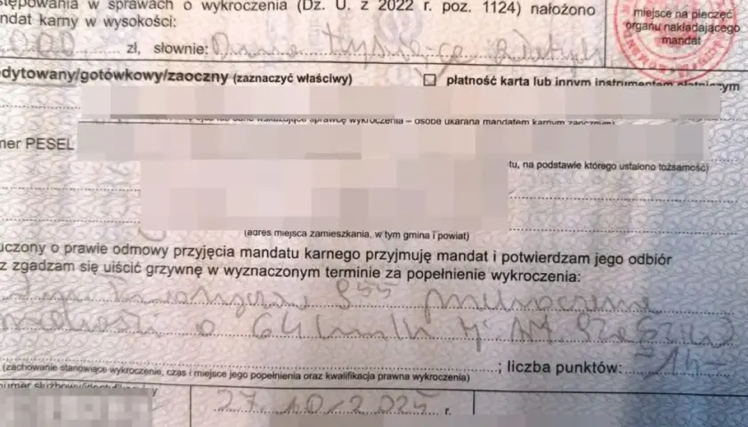 Prędkość w zabudowanym: 50 km/h, mandaty, utrata prawa jazdy. Jak uniknąć?
