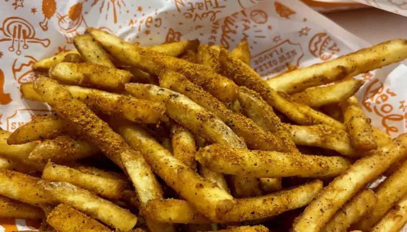 Ile kosztują zakręcone frytki w maku? Zaskakujące ceny i promocje