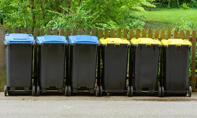 Do jakich śmieci wyrzucić żarówkę - kompletny poradnik segregacji