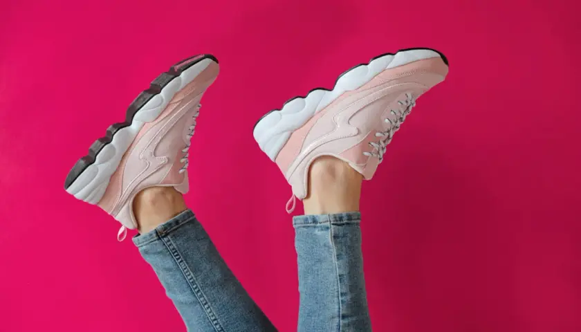 Różowe buty do czego pasują? Odkryj stylowe połączenia i inspiracje