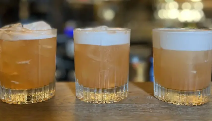 Drinki z białkiem: Jak stworzyć aksamitne koktajle z białkiem jaja