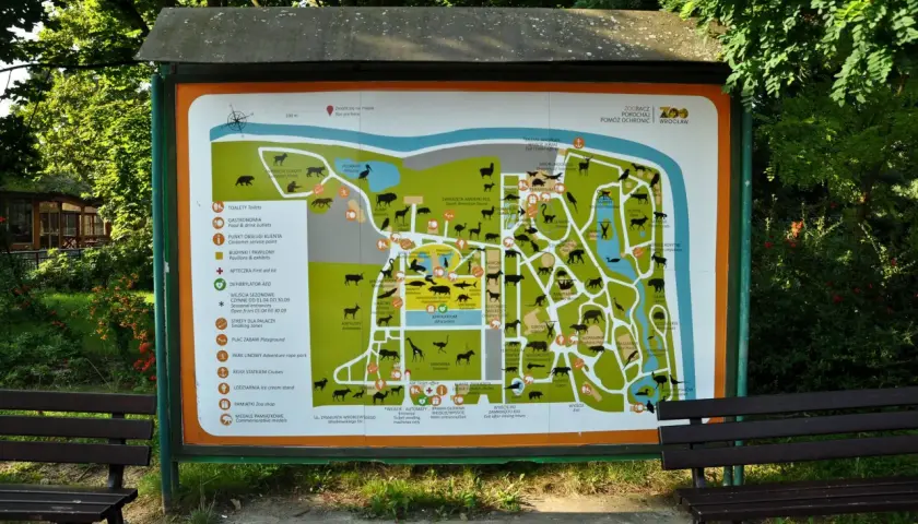 Mapa zoo we Wrocławiu z zaznaczonymi zwierzętami, toaletami, gastronomią i innymi atrakcjami.