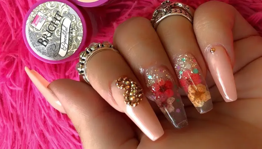 Uñas encapsuladas: aprende la técnica y evita errores comunes