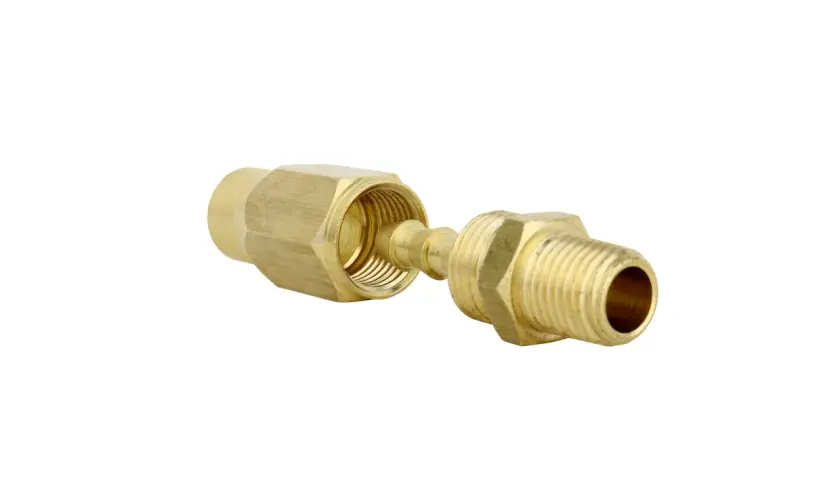 Conector de latón con rosca R1 1/4, ideal para unir tuberías.