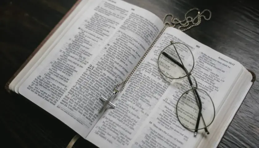 Buddyzm: Czy ma "Biblię"? Poznaj jego święte pisma.