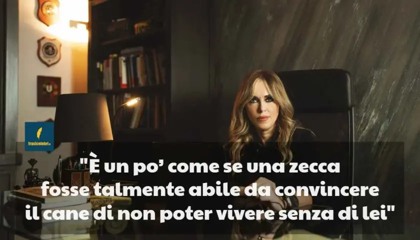 Donna con citazione: "È un po' come se una zecca fosse talmente abile da convincere il cane di non poter vivere senza di lei". Utile per messaggi da mandare a un narcisista.