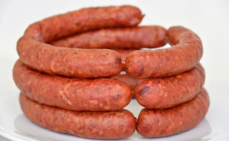 Ile kosztuje kilogram kiełbasy z dzika? Ceny, które zaskakują