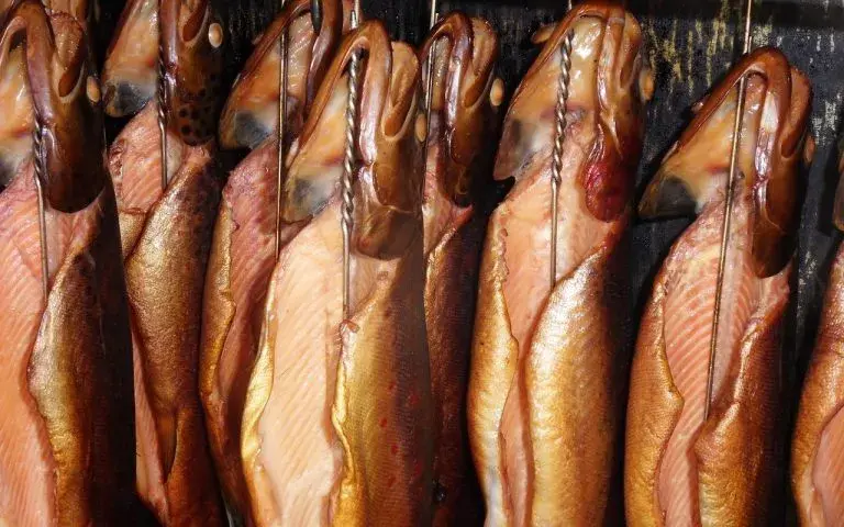 Jak wędzić pstrąga - proste sposoby na idealny smak i aromat