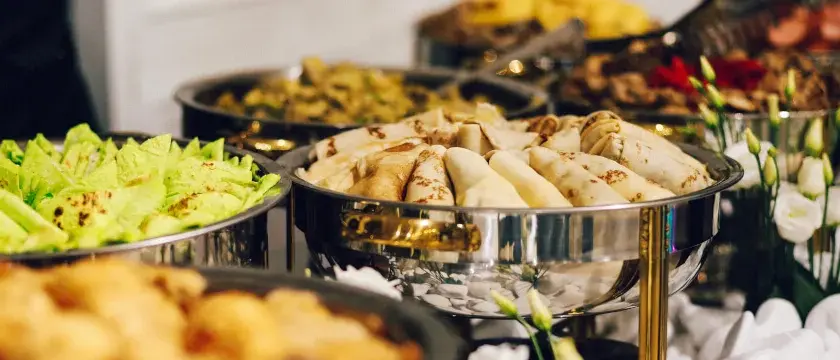 Ile można zarobić na cateringu? Zyski i koszty krok po kroku