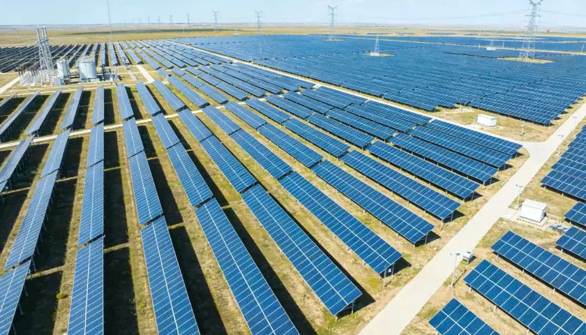 Budowa elektrowni słonecznej 2026: Złoty interes czy wyzwanie?