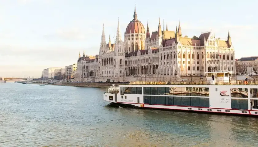 Ile kosztuje rejs po Dunaju w Budapeszcie? Ceny i ciekawe opcje rejsów