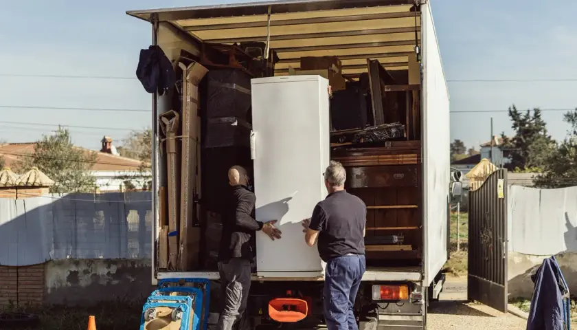Jak przewieźć lodówkę? Bezpieczny transport i kluczowe zasady