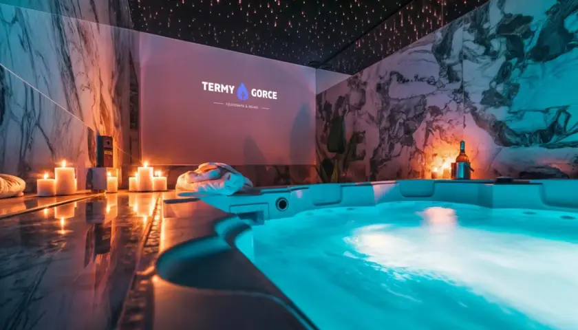 Relaks w jacuzzi przy blasku świec i gwieździstym suficie. Wiele osób poleca Termy Gorce na udany wypoczynek.