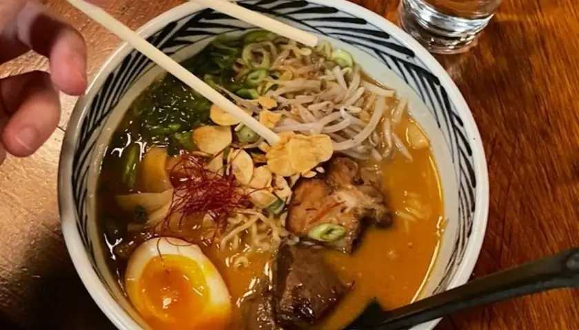 Ile faktycznie kalorii ma ramen: poznaj pełną wartość kaloryczną zupy