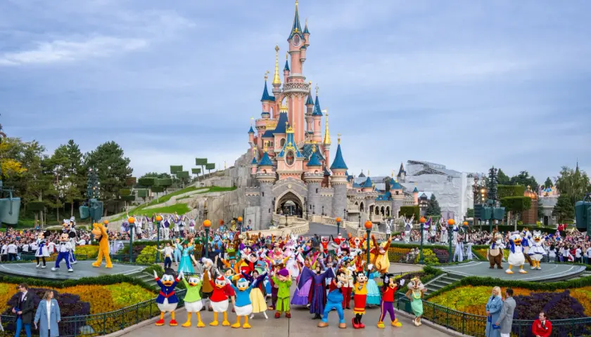 Disneyland: Gdzie na świecie? Paryż czy USA? Poradnik