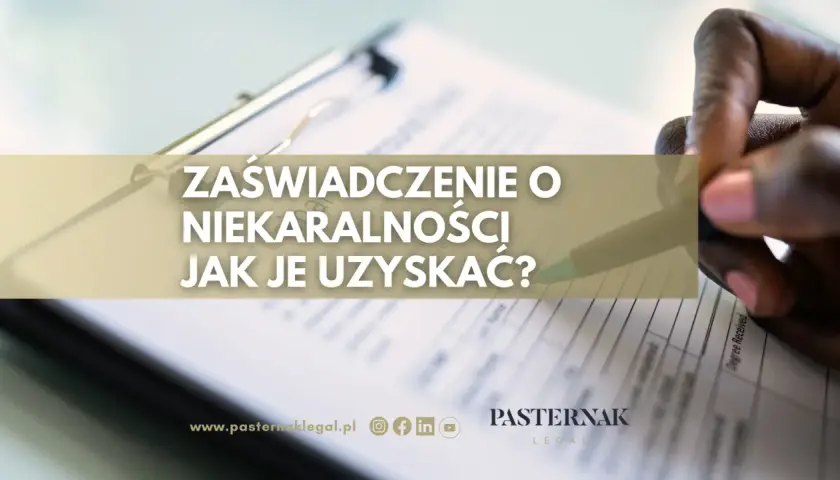 Dłoń z długopisem nad dokumentem z napisem "Zaświadczenie o niekaralności".