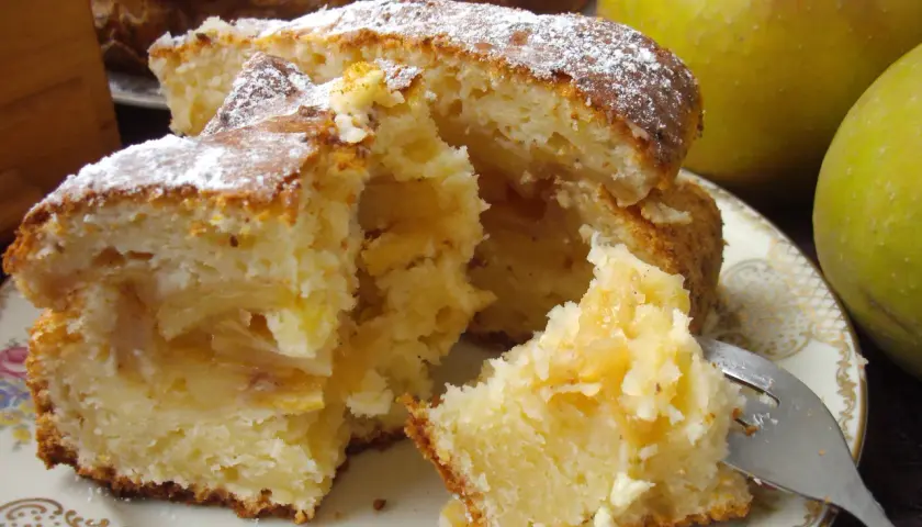 Dlaczego ciasto serowe z jabłkami jest tak aromatyczne i pyszne?