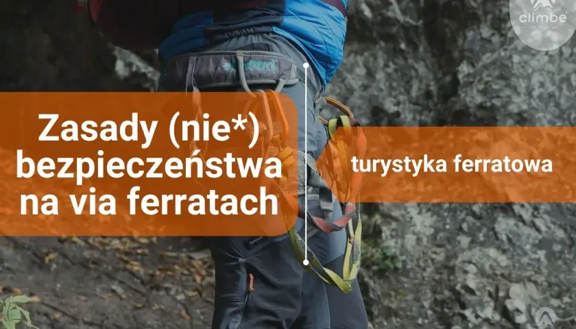 Turysta w uprzęży przygotowuje się do wspinaczki górskiej. Napis: "Zasady (nie*) bezpieczeństwa na via ferratach, turystyka ferratowa".
