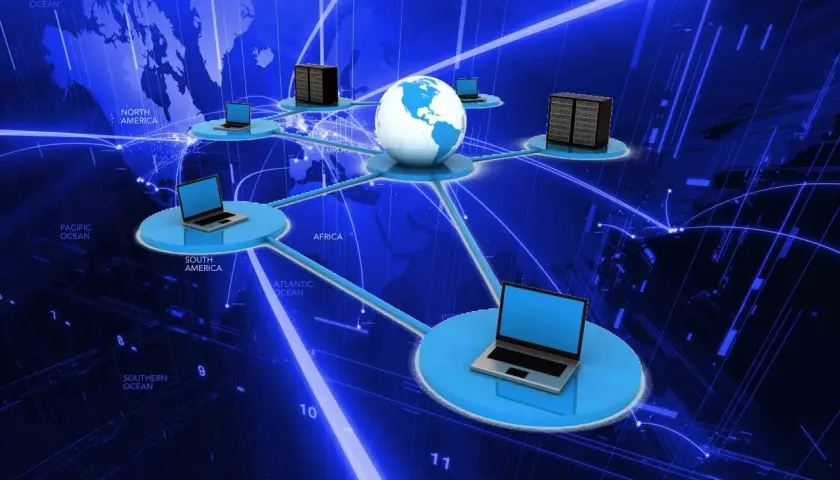 Conexión global de dispositivos y servidores, representando la red y el protocolo NTP para sincronización horaria.