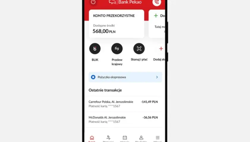 Ekran aplikacji mobilnej Banku Pekao SA z widokiem konta, dostępnymi środkami i ostatnimi transakcjami.