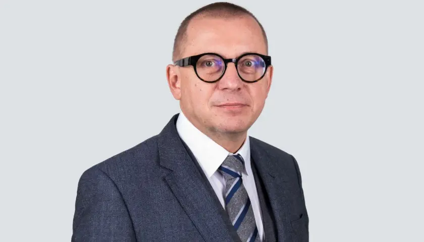 Jacek Olszewski kim jest z zawodu - poznaj jego specjalizację prawną